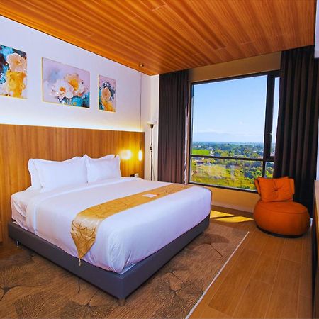 Levo Hotel Urdaneta Buitenkant foto