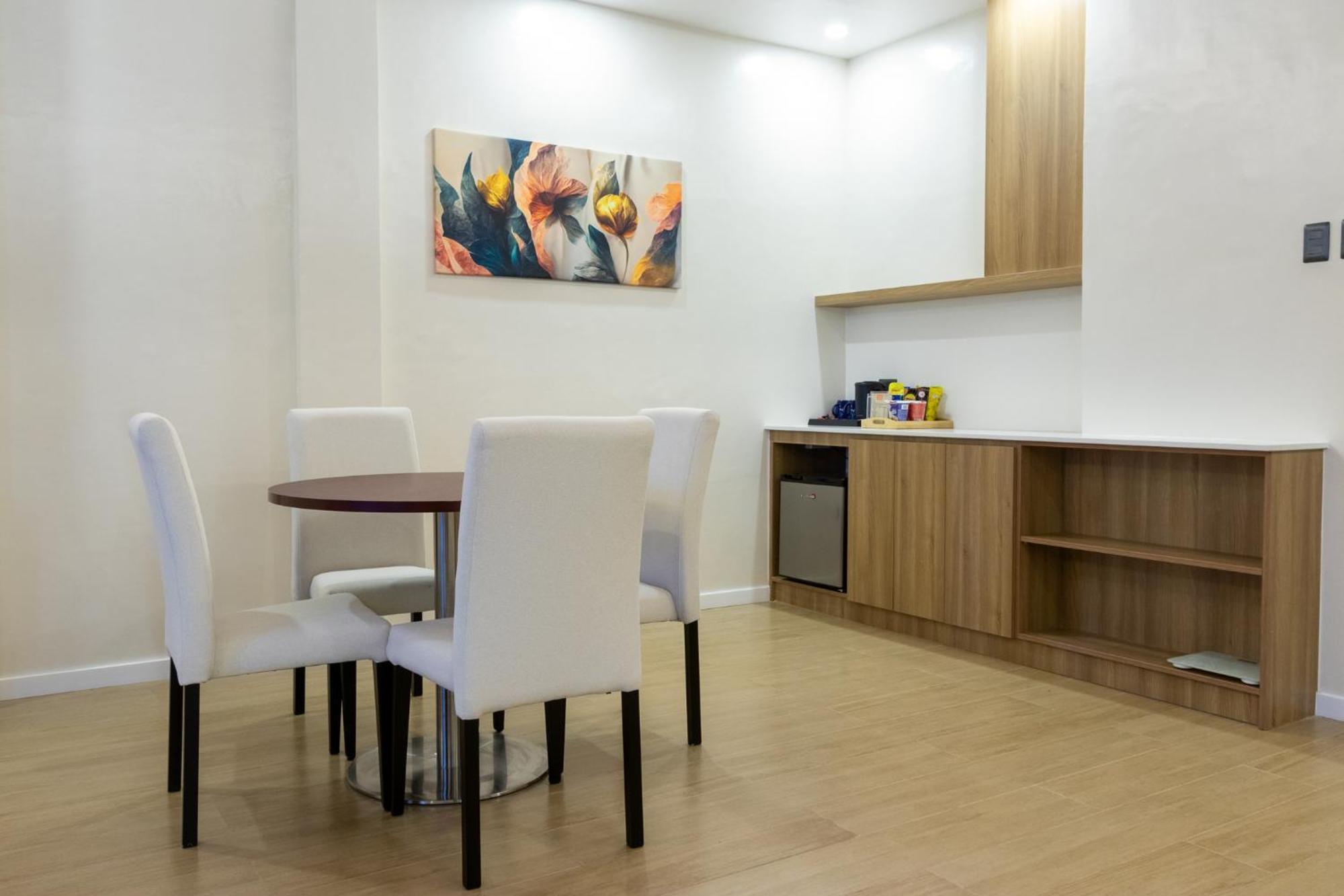 Levo Hotel Urdaneta Buitenkant foto